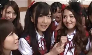 Dia menyewa koleksi video melayu lucah seorang gadis dari penjual bunga dan cepat.