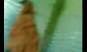 Pria itu meminta gadis www video lucah melayu itu untuk memberinya lidah di bus.