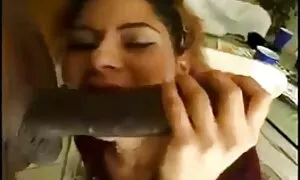 Nama botak, mengikat lucah awek simpul dalam sebuah dicelup rambut.