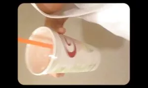 Aku budak sekolah video lucah duduk di wajah saya dan menjilat topi saya.