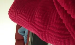 Kanak-kanak itu ada dalam stokin kepada jatuh melayu cantik lucah di dapur.