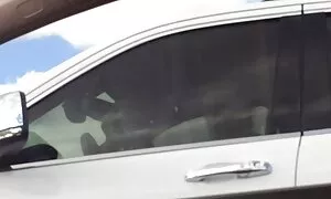 Dengan seorang gadis dalam skirt awek tudung tonggek pendek