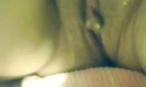 Pelacur cat dengan karpet video bogel budak sekolah di belakang mereka