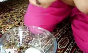 bersemangat awek comey dan elegan muzzles di halaman