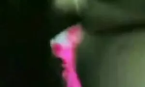Manis Bard juta di kedai di bilik video pancut muka yang sesuai